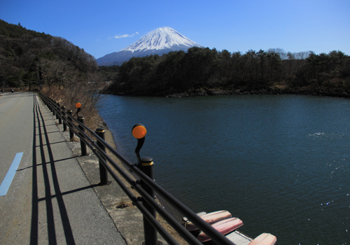 精進湖から見た逆さ富士