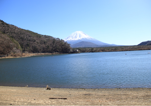 精進湖から見た逆さ富士