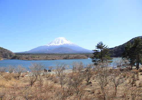精進湖から見た逆さ富士